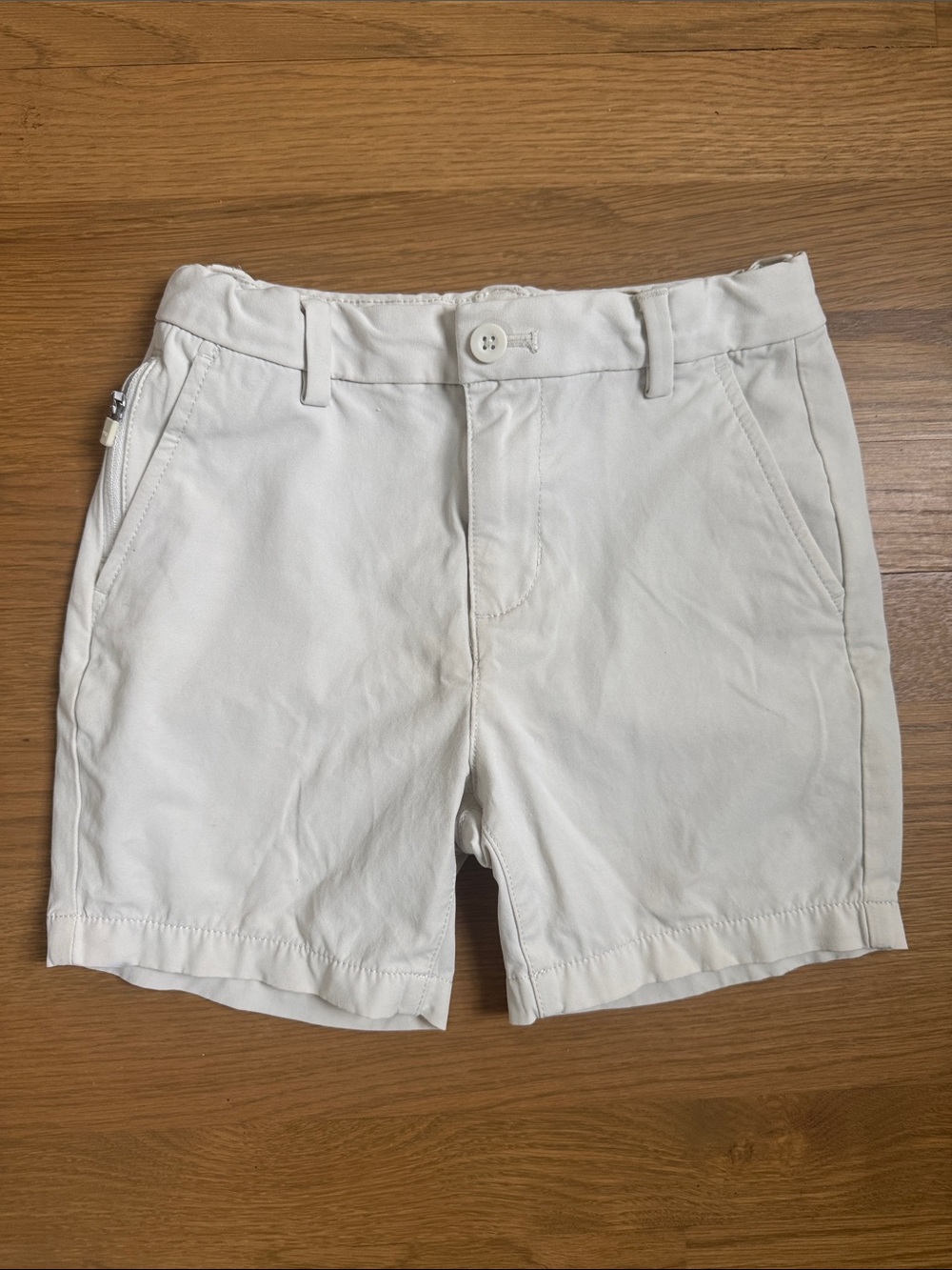 Vineyard vines boys khaki tech golf shorts size 6